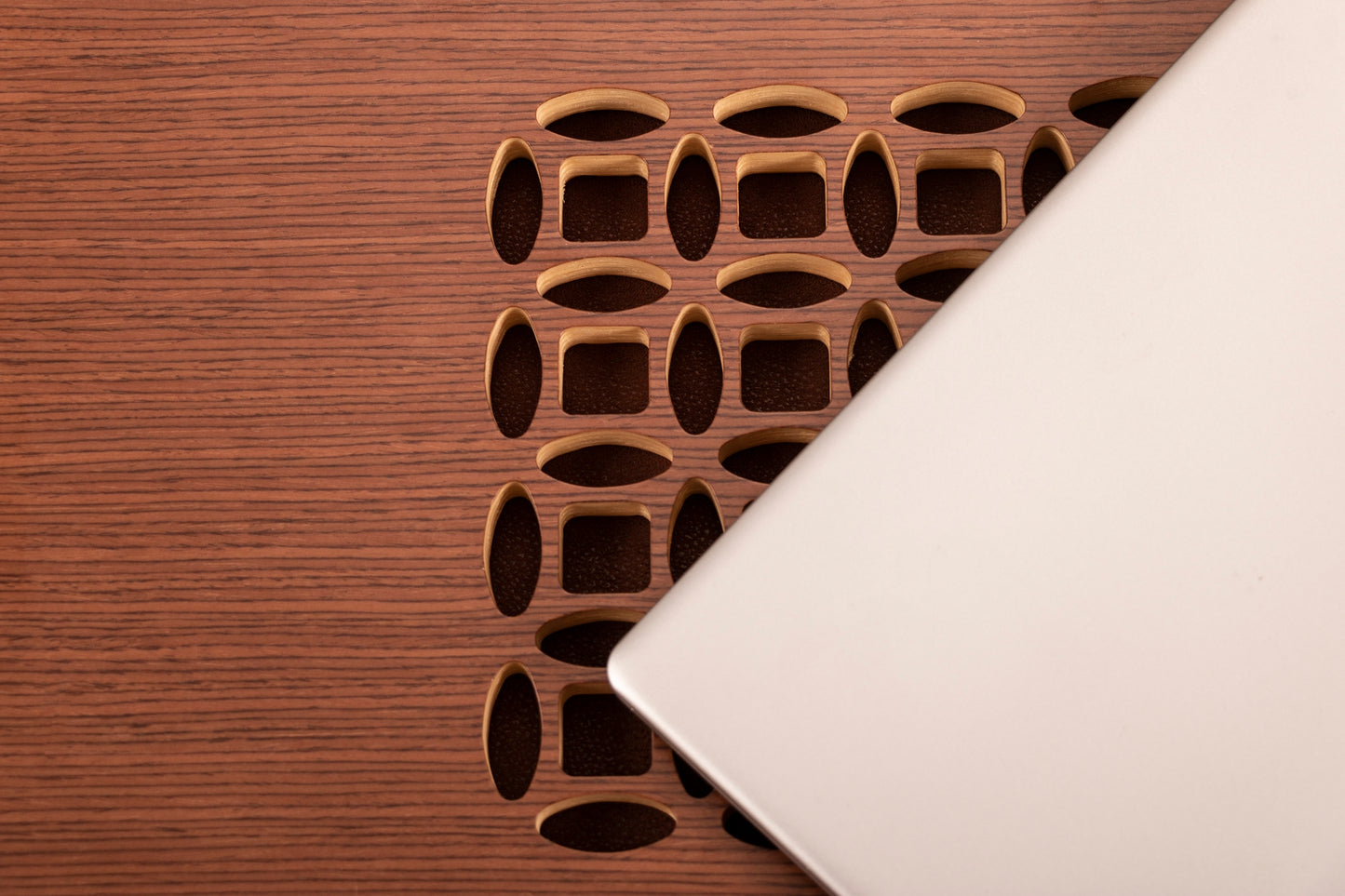 Dizüstü Bilgisayar Masası Modeli-3