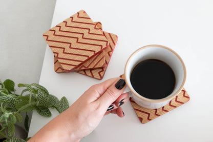 Kırmızı ve Meşe Zikzak Ahşap Bardak Altlığı